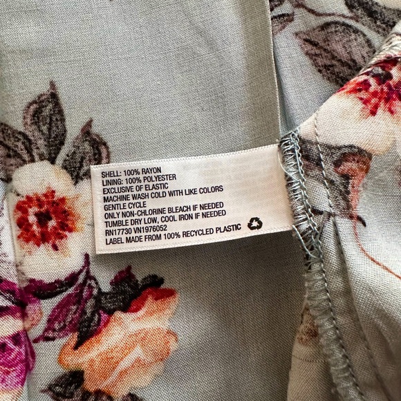 NWOT- Off the shoulder Flowered Dress - Picture 9 of 11